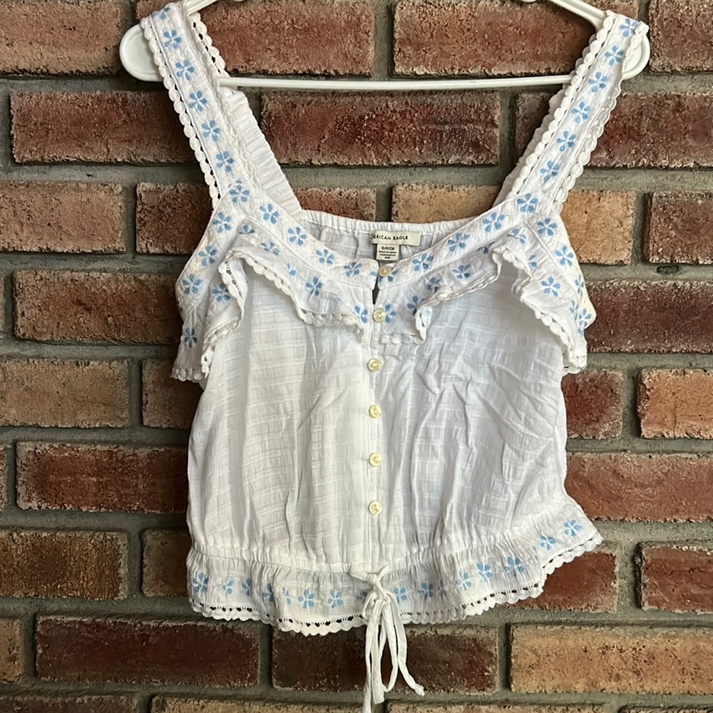 AMERICAN EAGLE (s) embroidered, button-down tank